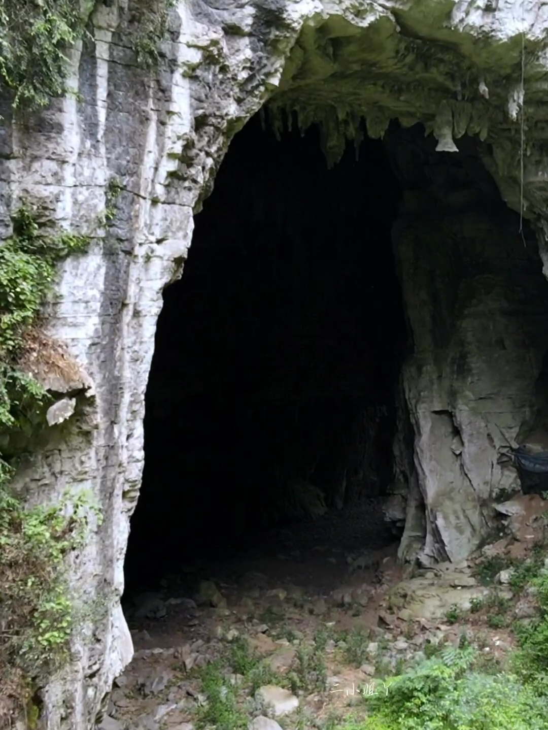 贵州大山深处的穿洞，大自然的鬼斧神工，自然奇观 #地质奇观 #山洞