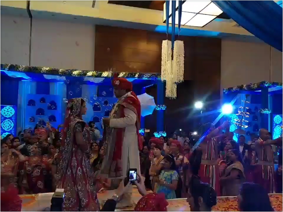 仪式感十足的印度土豪婚礼现场