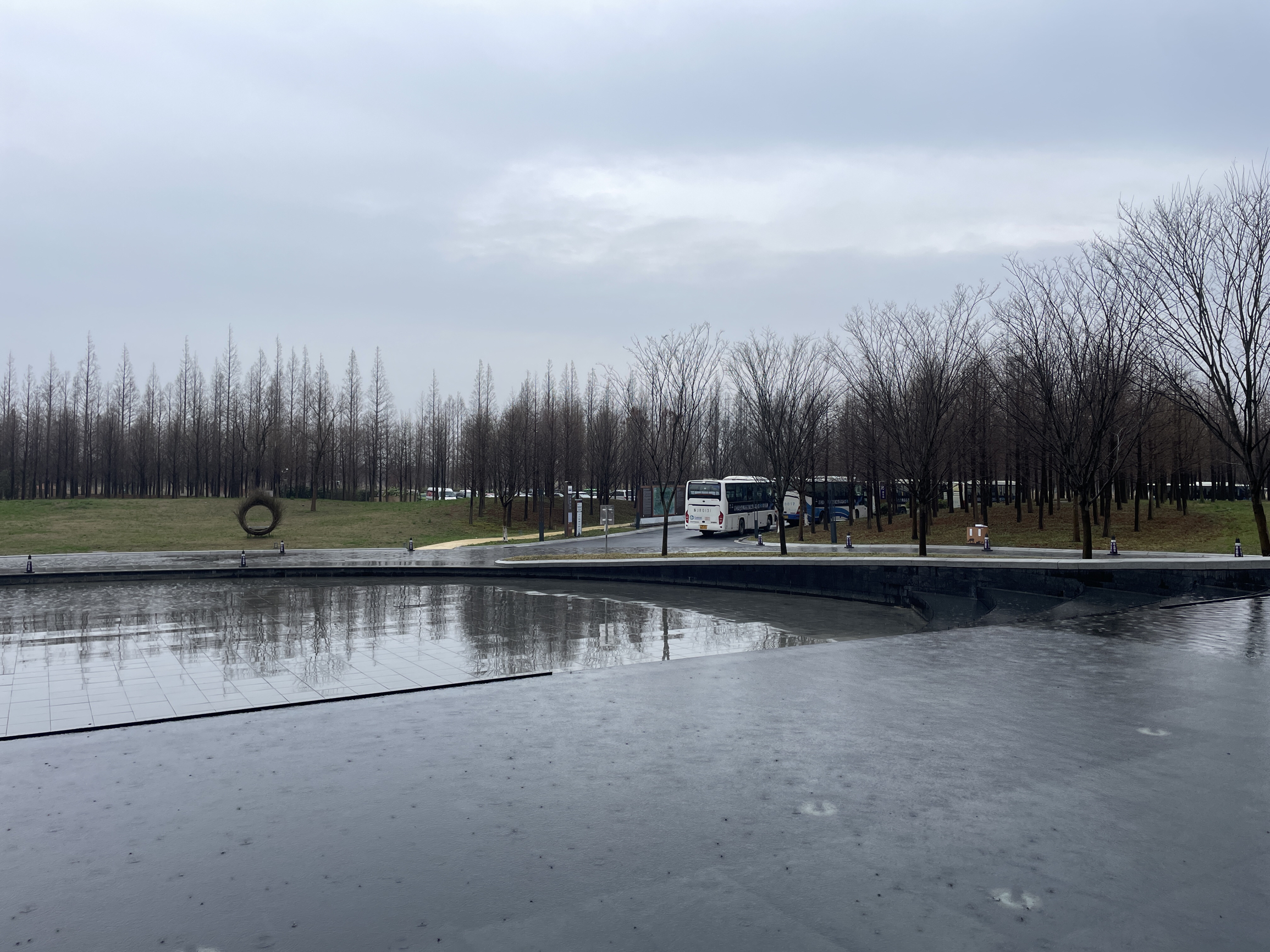 晴天适合见面 雨天适合思念