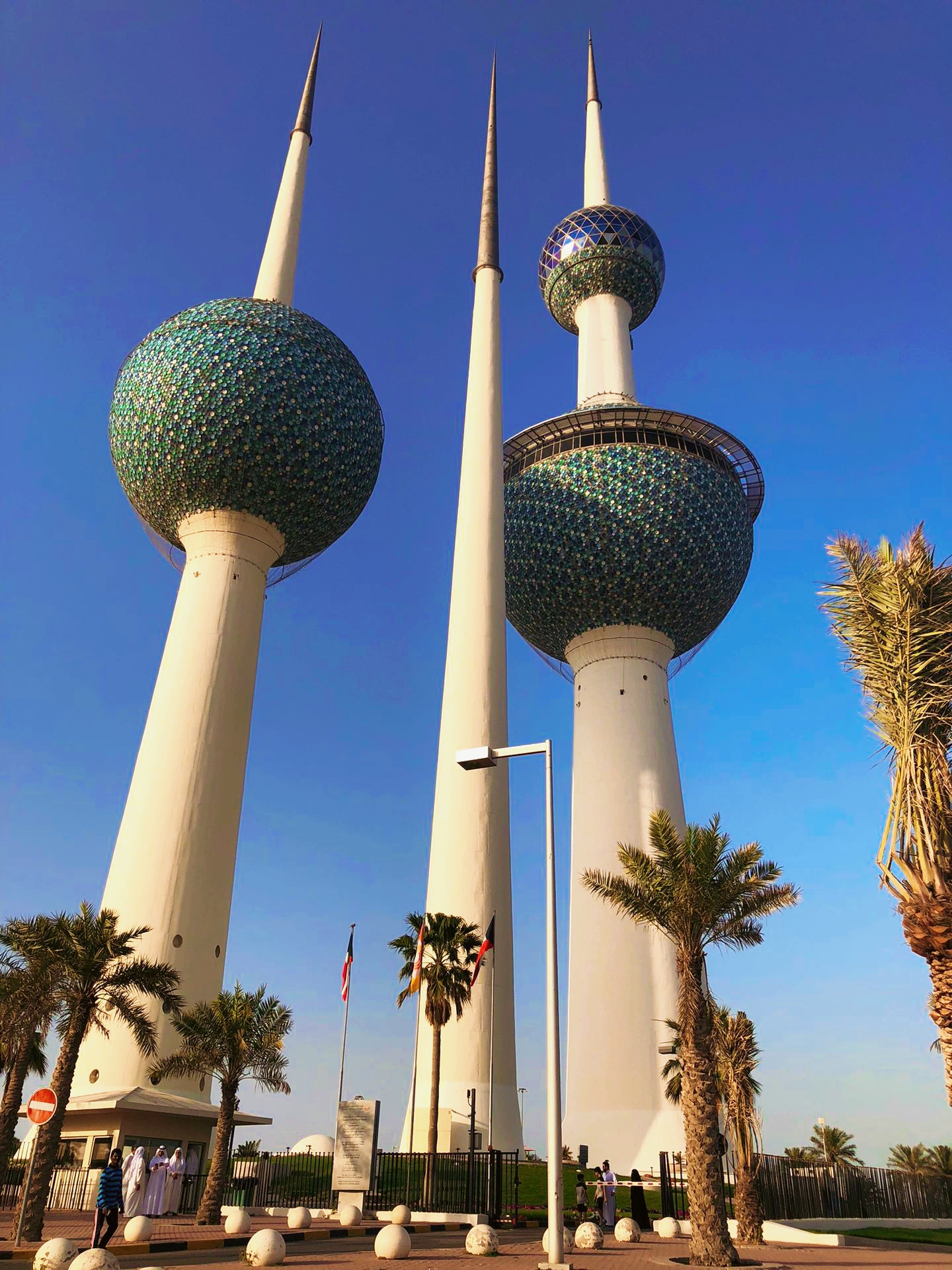 科威特塔：沙漠中的闪耀明珠🌁