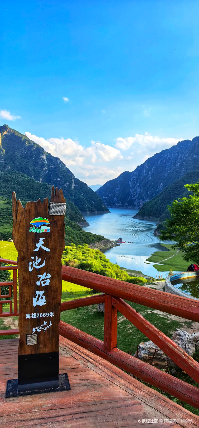 冶力关旅游区是去年新评的5a景区,核心景点冶海天池水面海拔2600米