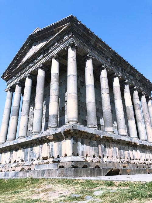 亚美尼亚唯一古希腊式的庙宇|宏伟古典建筑之美 亚美尼亚唯一古希腊式的庙宇|宏伟古典建筑之美 许多人到