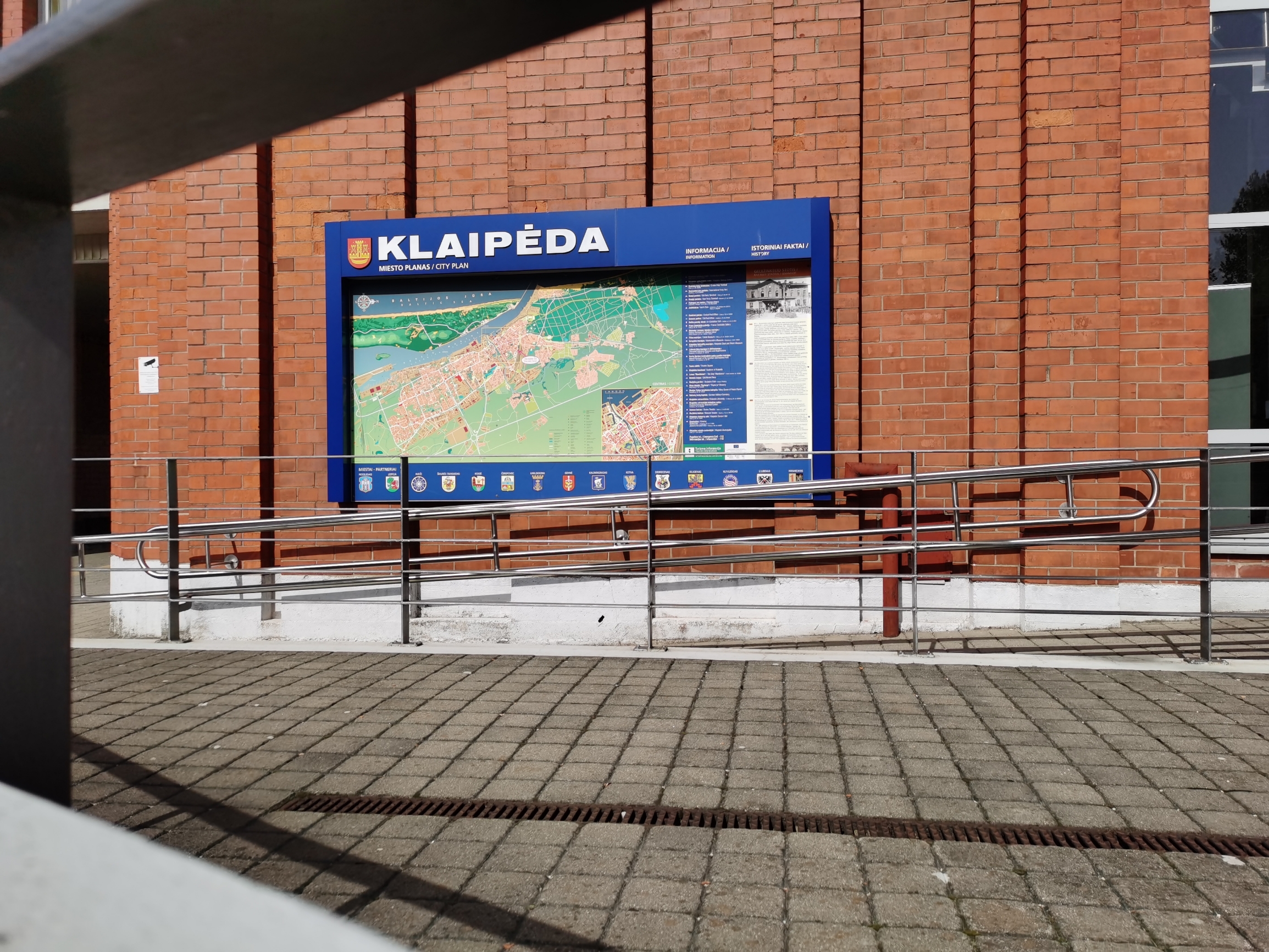 立陶宛克莱佩达火车站铜人像