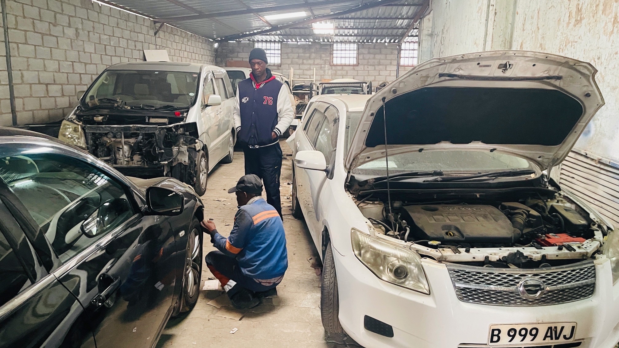 非洲博茨瓦纳，中国修车行修车