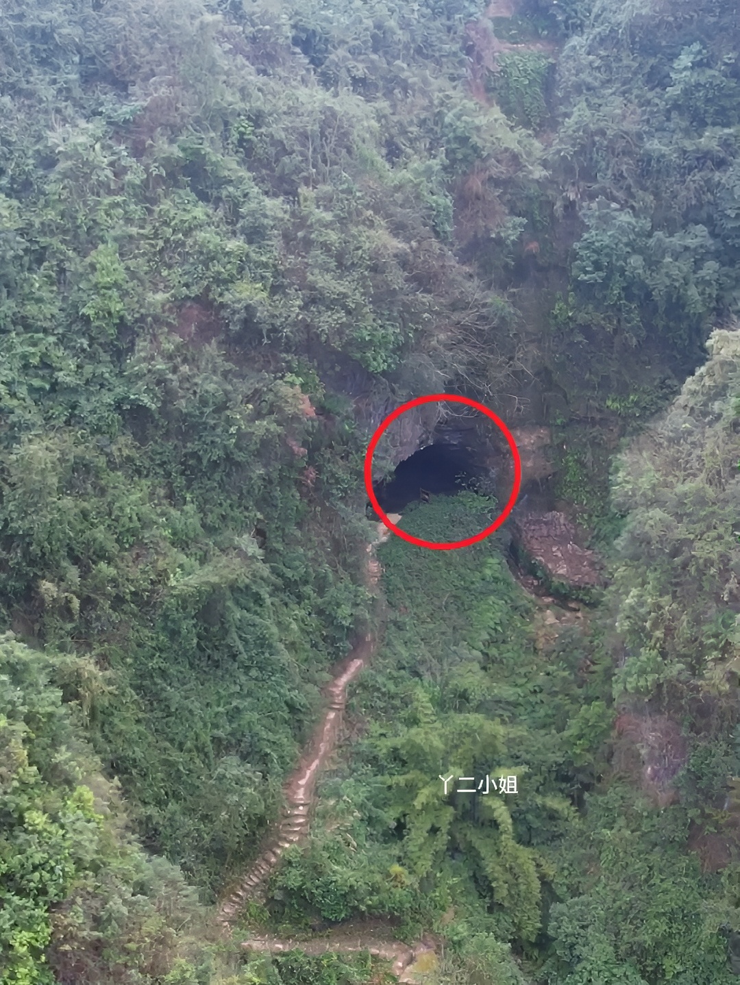 在贵州大山深处发现一个神秘山洞，还修建了一条很长的通道直达洞中，山洞里到底藏着什么 #探秘 #山洞里