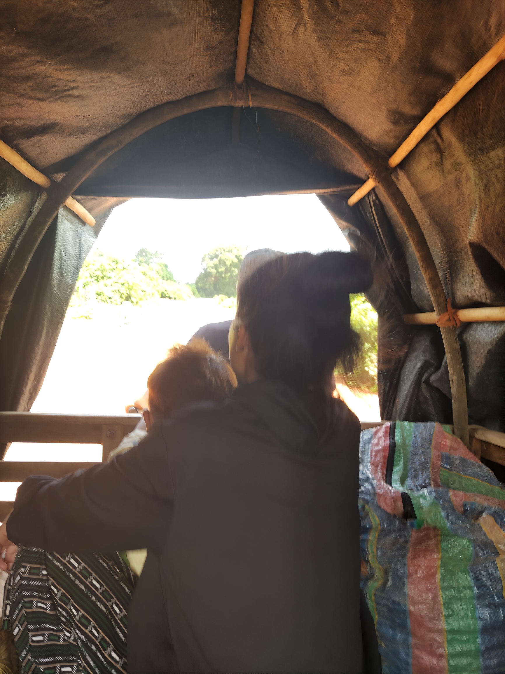 在老挝，竟然可以乘坐拖拉机旅行