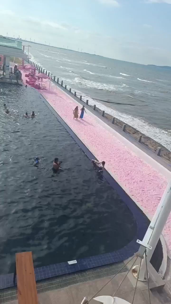 那香海粉色沙滩无边泳池