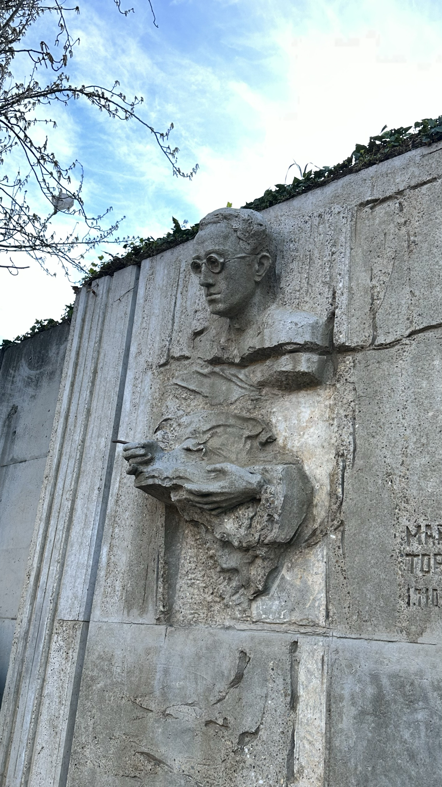 马里乌斯·托雷斯纪念碑Monumento a Màrius