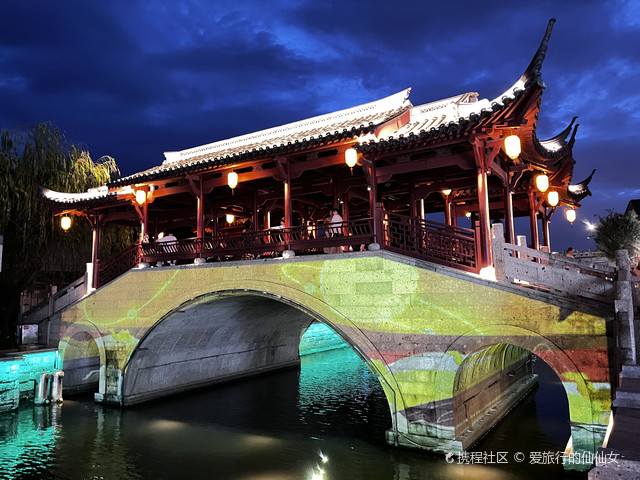 96景点特色:迎恩门风情水街入夜之后,这条风情水街便散发出更为独特