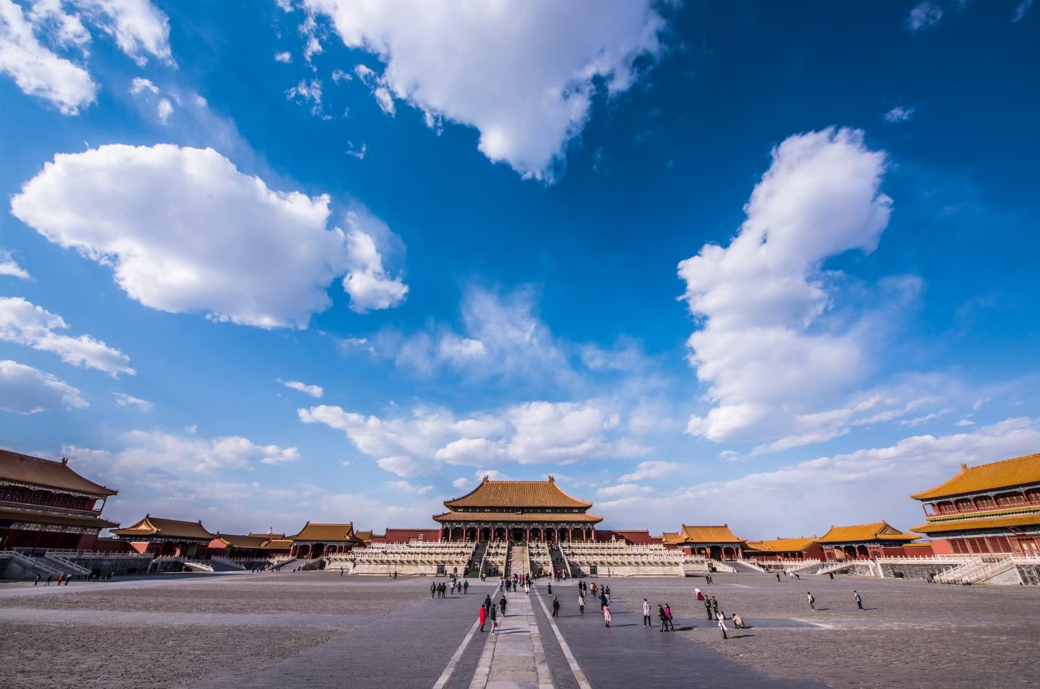 #跟着秀才逛故宫   👍最推荐： 故宫博物馆在我们北京市中心位置，交通非常的方便，一路上风景很美。跟