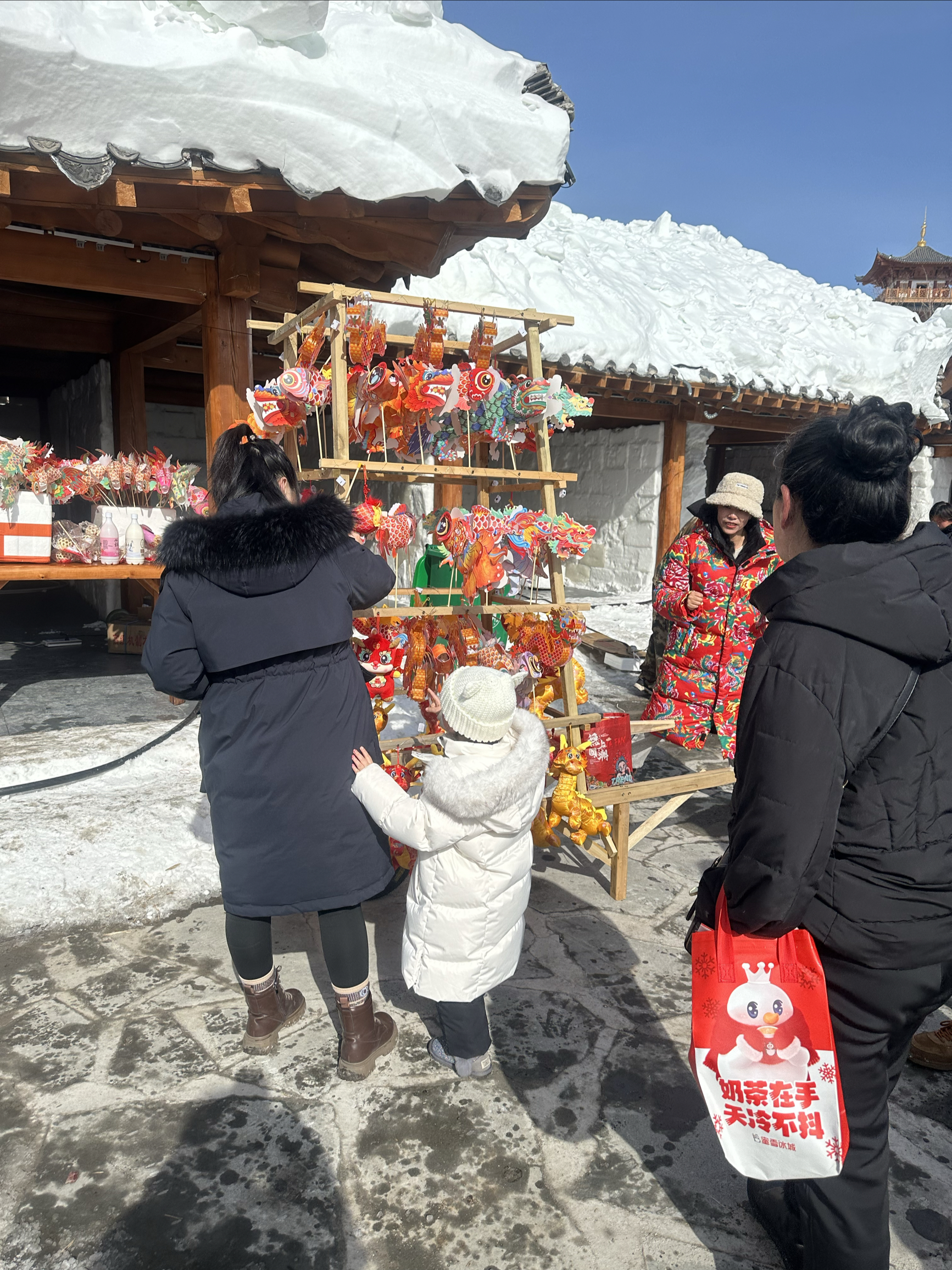 千年崖城首届元宵花灯会，真是让人流连忘返，太热闹了，有机会一定要参加 #周边游安心好去处 #周边游安