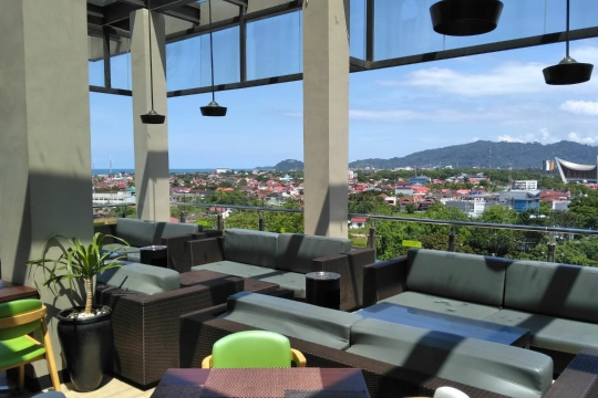 Level 8 Cafe & Lounge