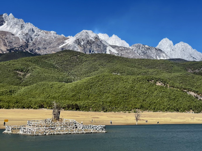 随心腊排骨火锅店