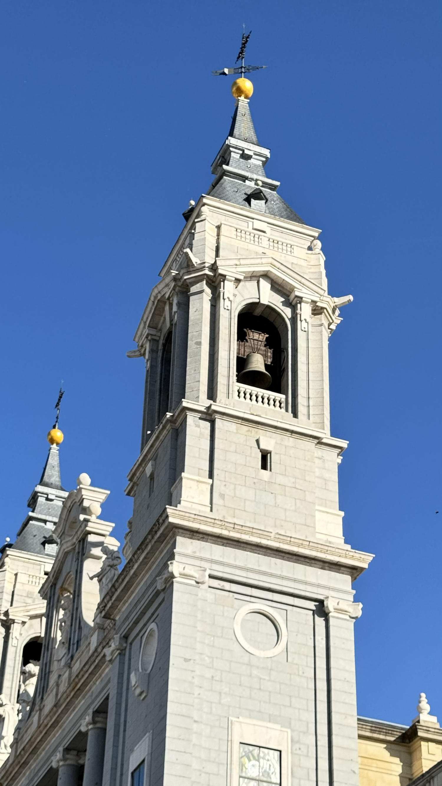 西班牙唯一一座教皇祝圣的教堂——马德里阿穆德纳圣母主教座堂