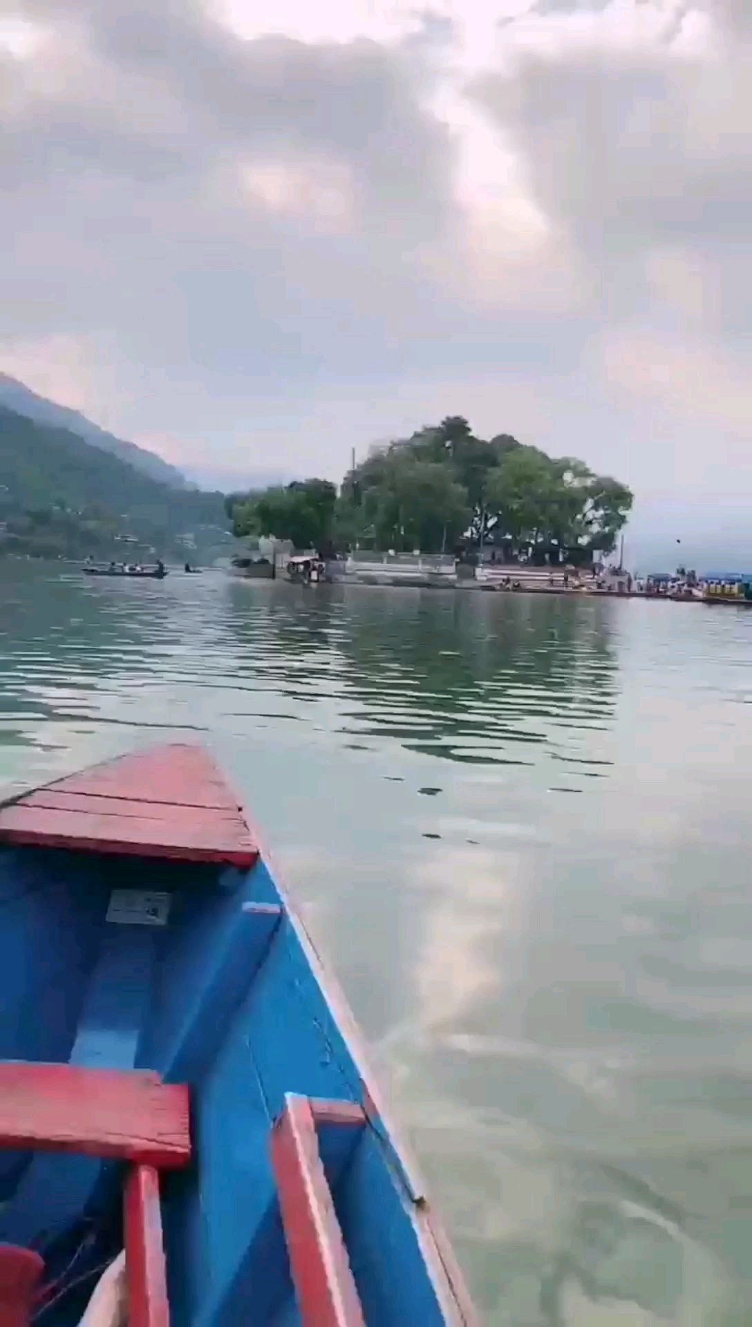 尼泊尔湖畔