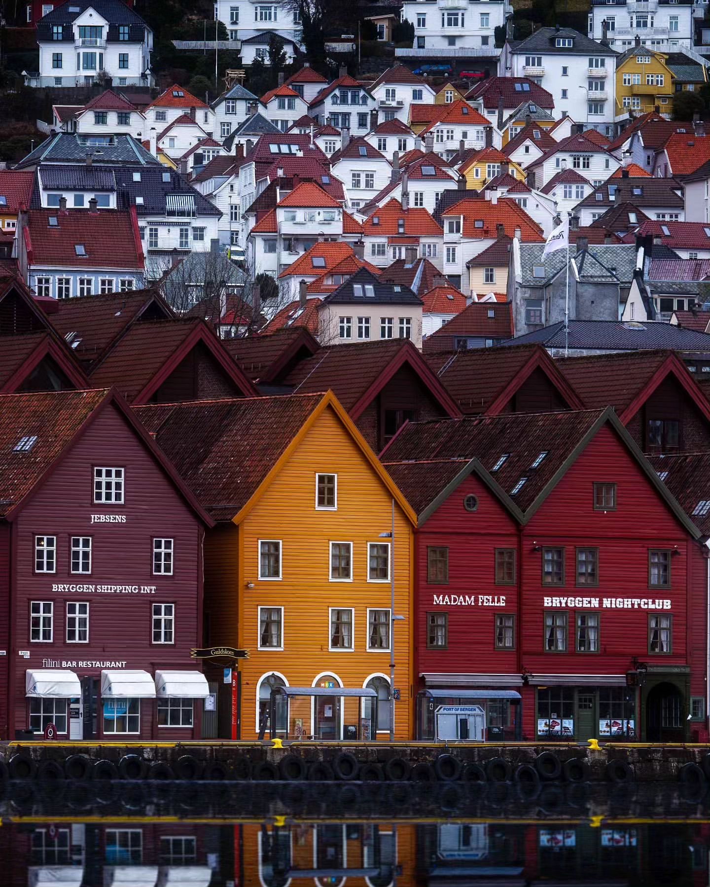 挪威布吕根壮观的色彩缤纷的房屋