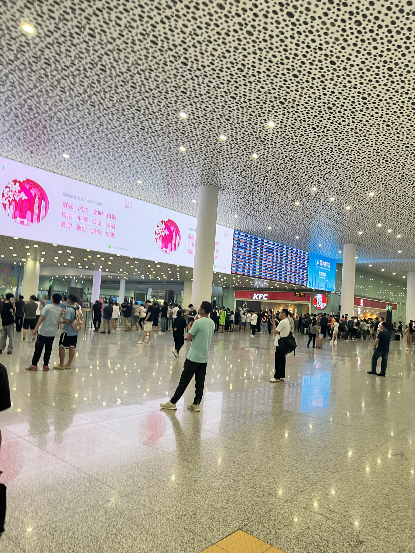 凌晨两点的深圳机场