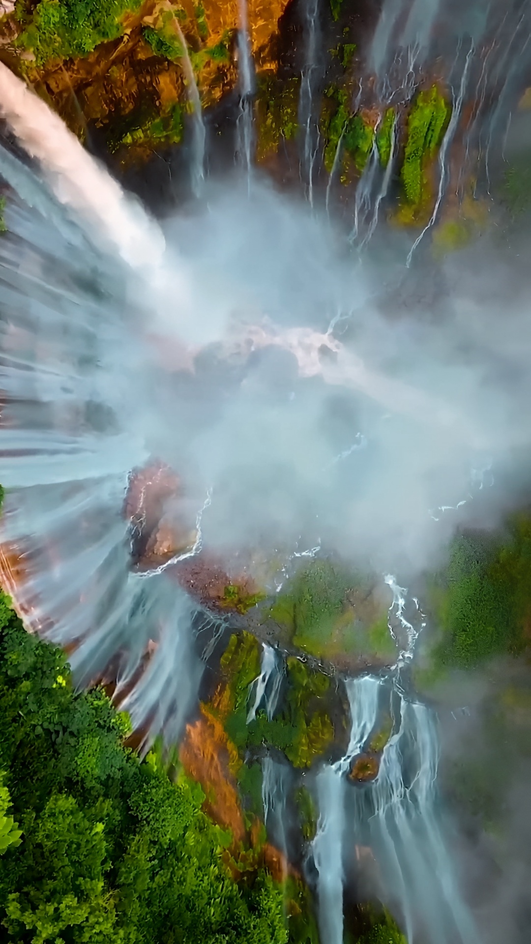 |令人叹为观止的印度尼西亚爪哇岛瀑布