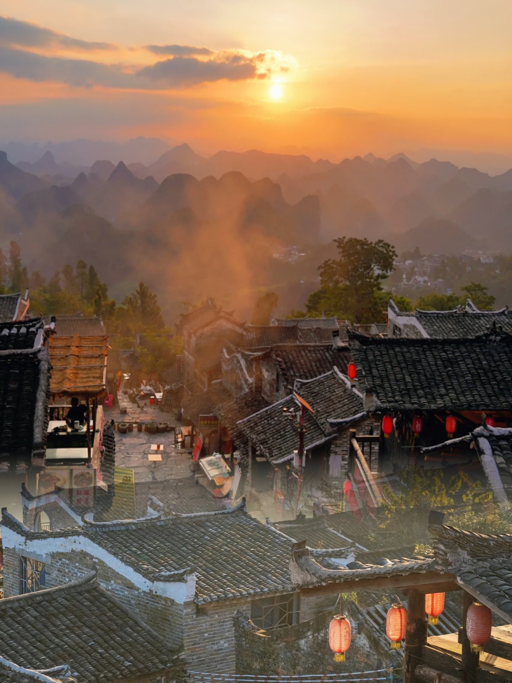 位于广东省清远市连南瑶族自治县三排镇的千年瑶寨，是中国乃至全世界规模最大、最完整、最具特色的瑶族古村
