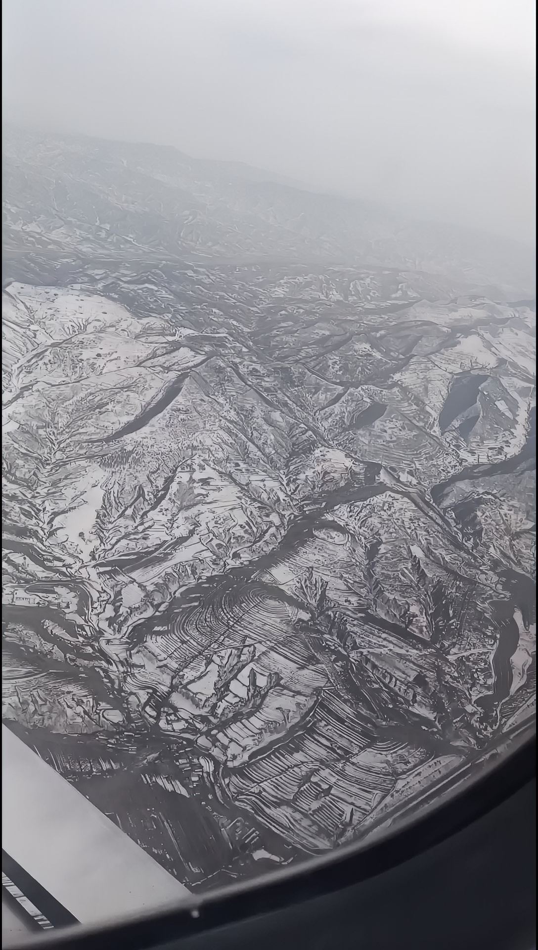 飞到呼和浩特，空中非常漂亮。人生就是这样，旅行是常态。 白塔国