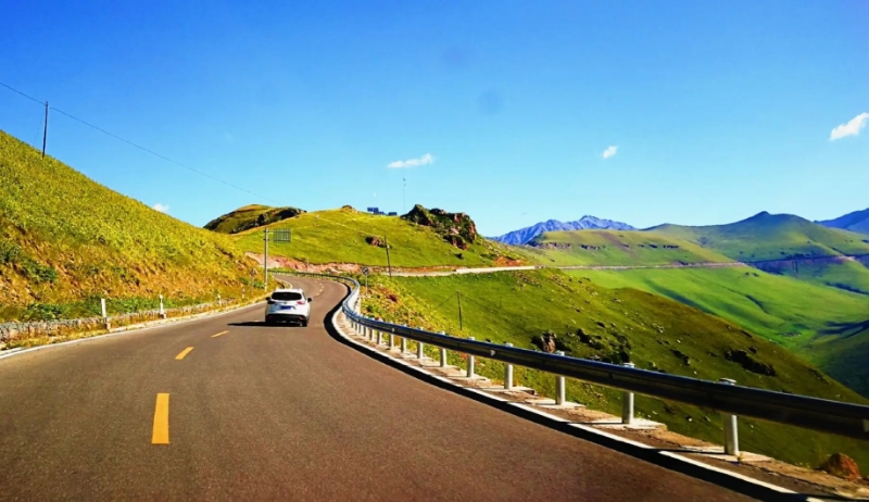 新疆 一年只开放四个月的独库公路