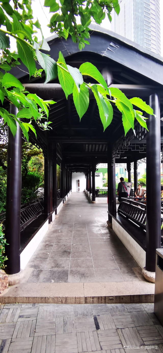 无锡公花园,又称锡金公园,位于江苏省无锡市中心(公园路14号),曾名