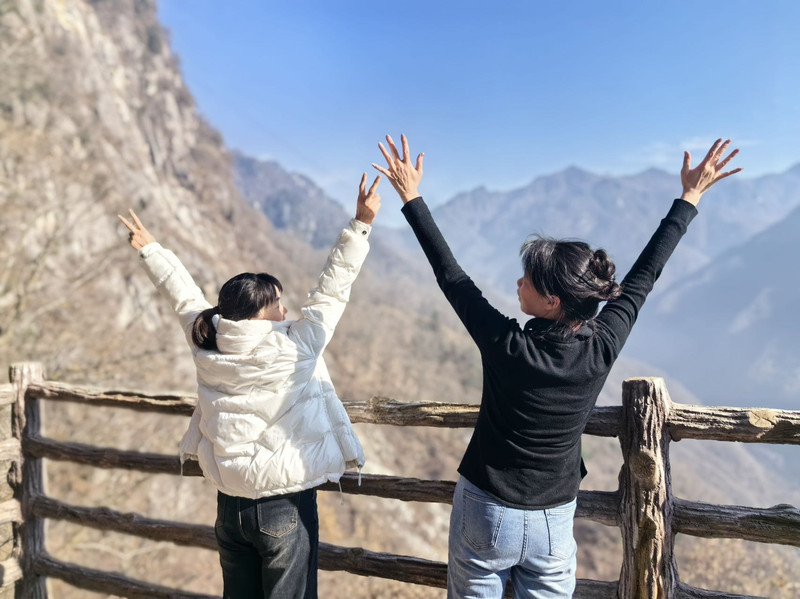 想看好风景,就一定要坚持爬上去!所谓:站得高看得远😀