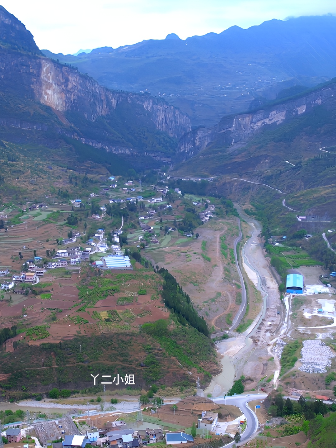 宁静的小山村，山水田园，入眼尽是诗意，踏入便是烟火，静下心来，你会觉得人间值得 #乡村风景 #农村生