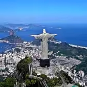 里约热内卢基督像（救世基督像，葡萄牙语：Cristo Redentor）落成于1931年，总高38米