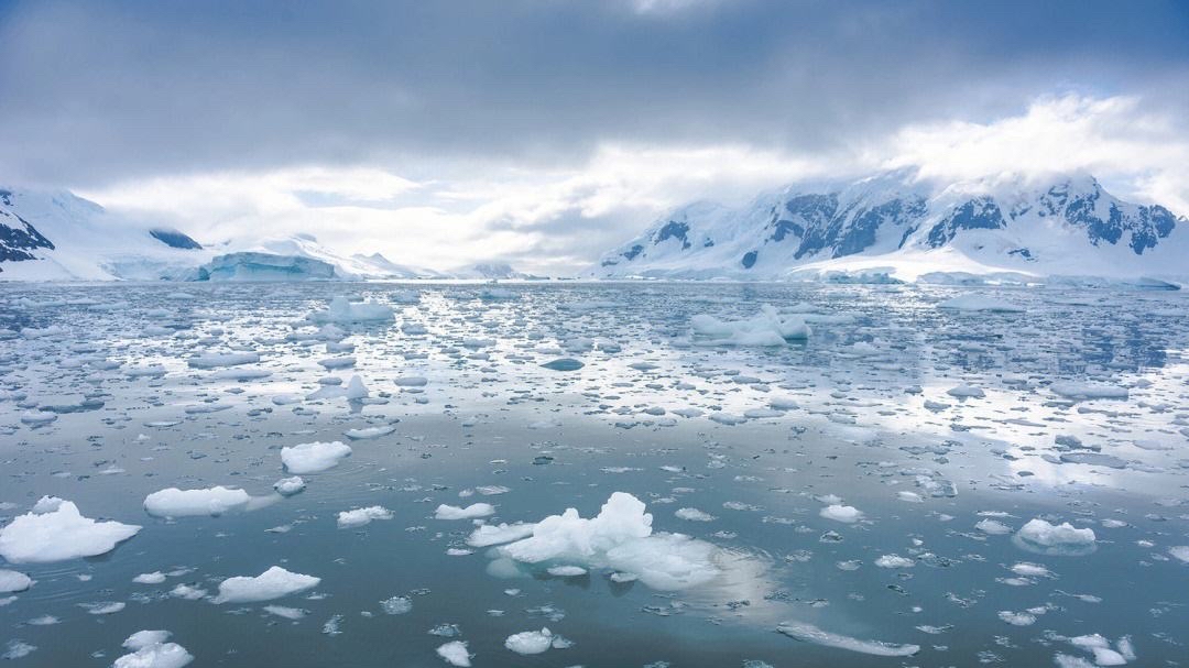 🏔️穿梭时空的南极之旅：与古老冰川的邂逅🏔️