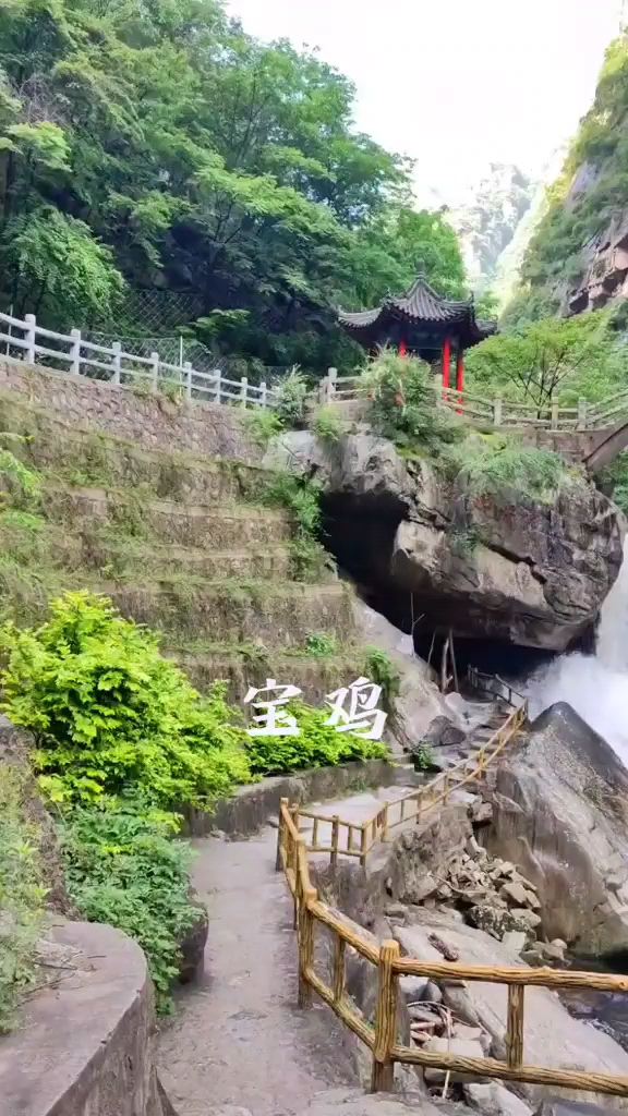 这里高瀑低潭，植被茂密、山美水美，是休闲避暑的好地方！ #陕西宝鸡 #宝鸡 #红河谷森林公园
