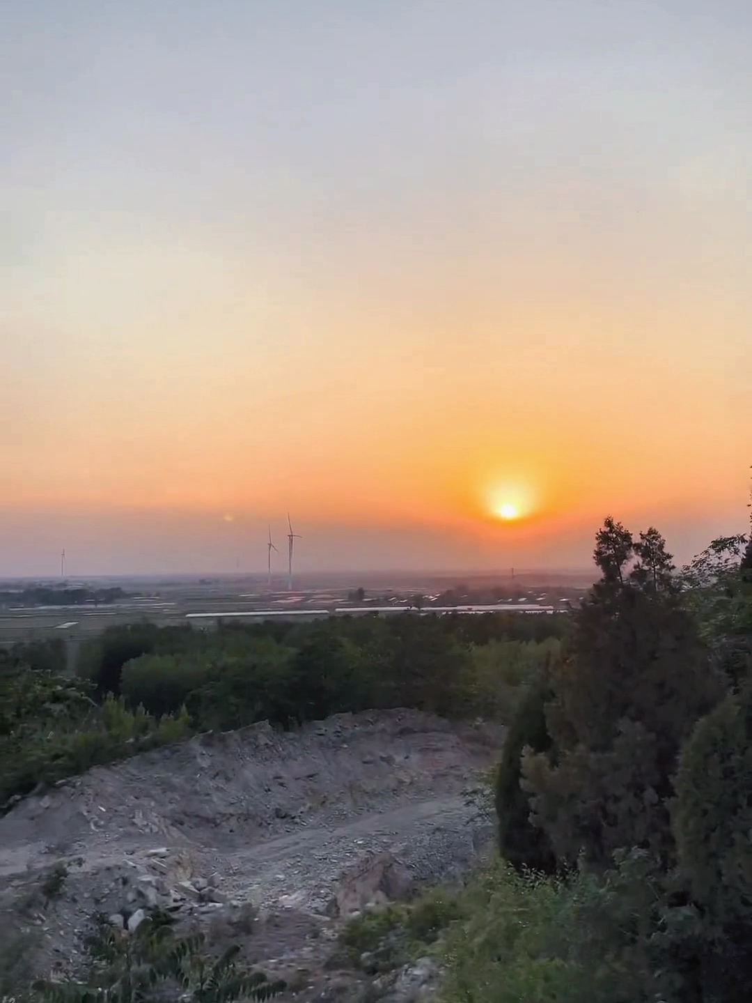 五一好去处，菏泽周边爬山来金山看日出吧，据说看日照金山能幸运一辈子，你还在等什么呢？ 巨野金山景区