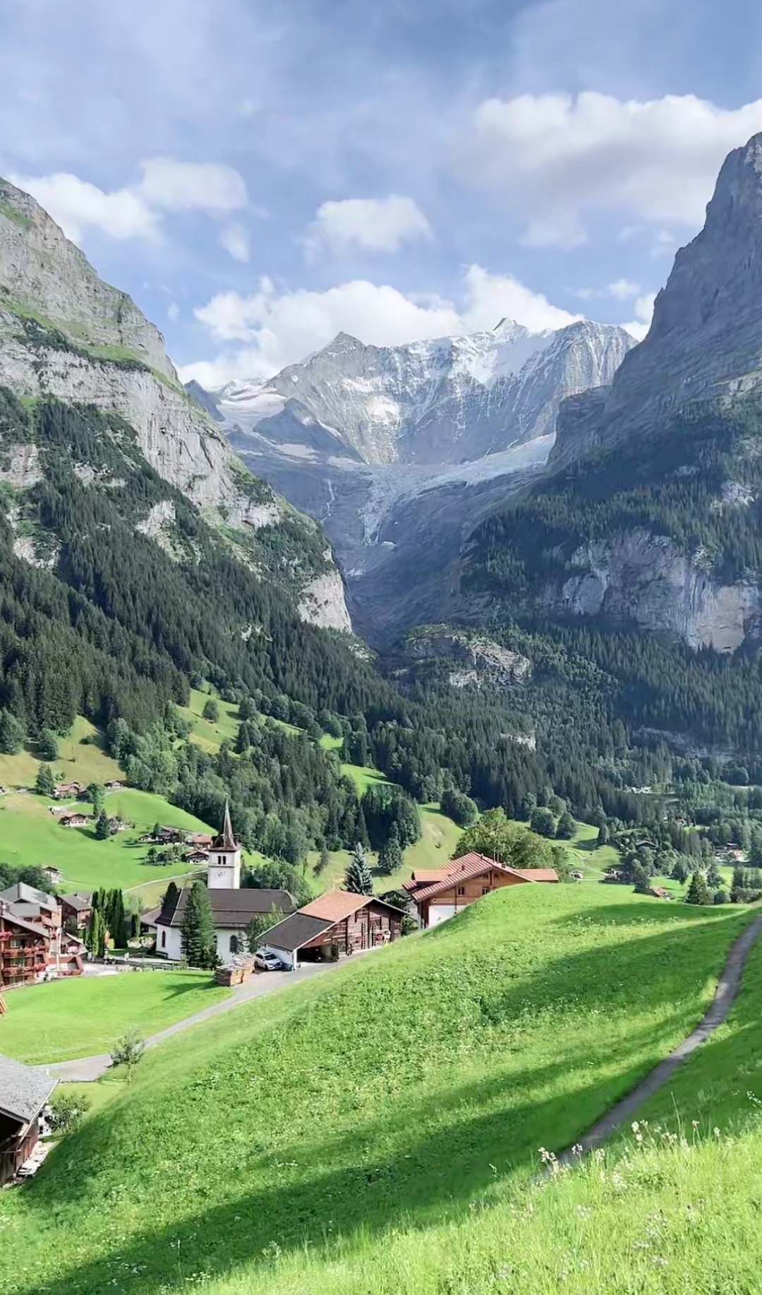 童话般的瑞士阿尔卑斯山脚下
