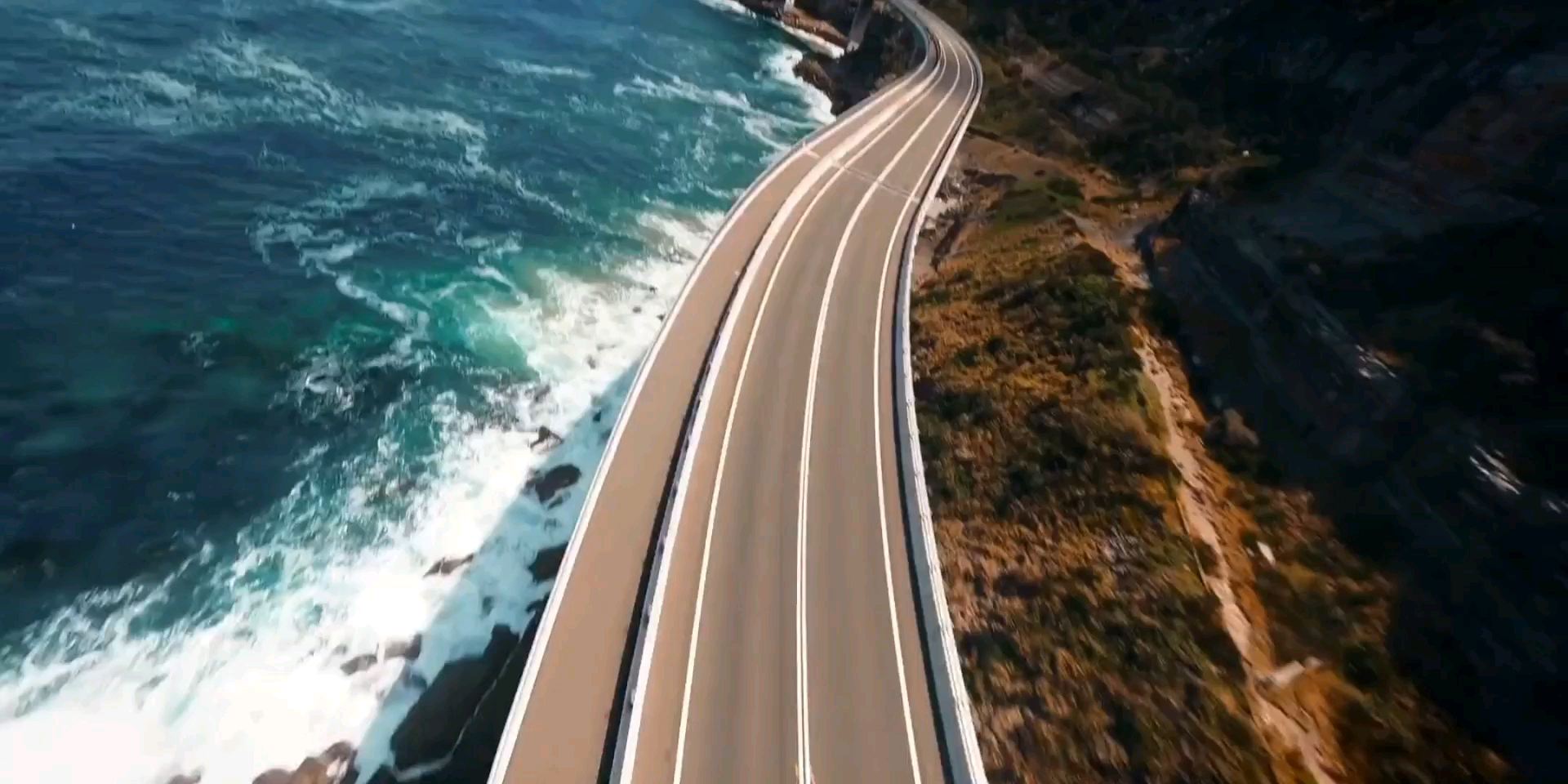 澳大利亚·大洋里 大洋路，澳大利亚著名的沿海公路，吹着海风，一路向前会有怎样的奇观在等着你每一帧都是