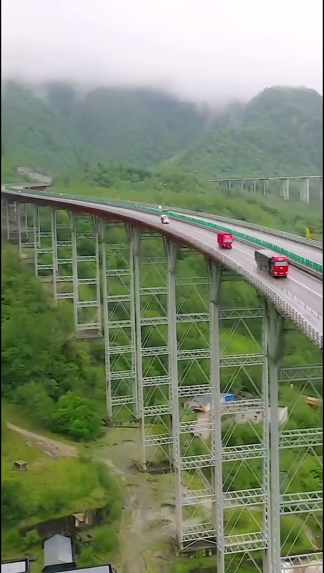四川雅西高速，一公里造价接近一个亿，逆天工程，太震撼了！