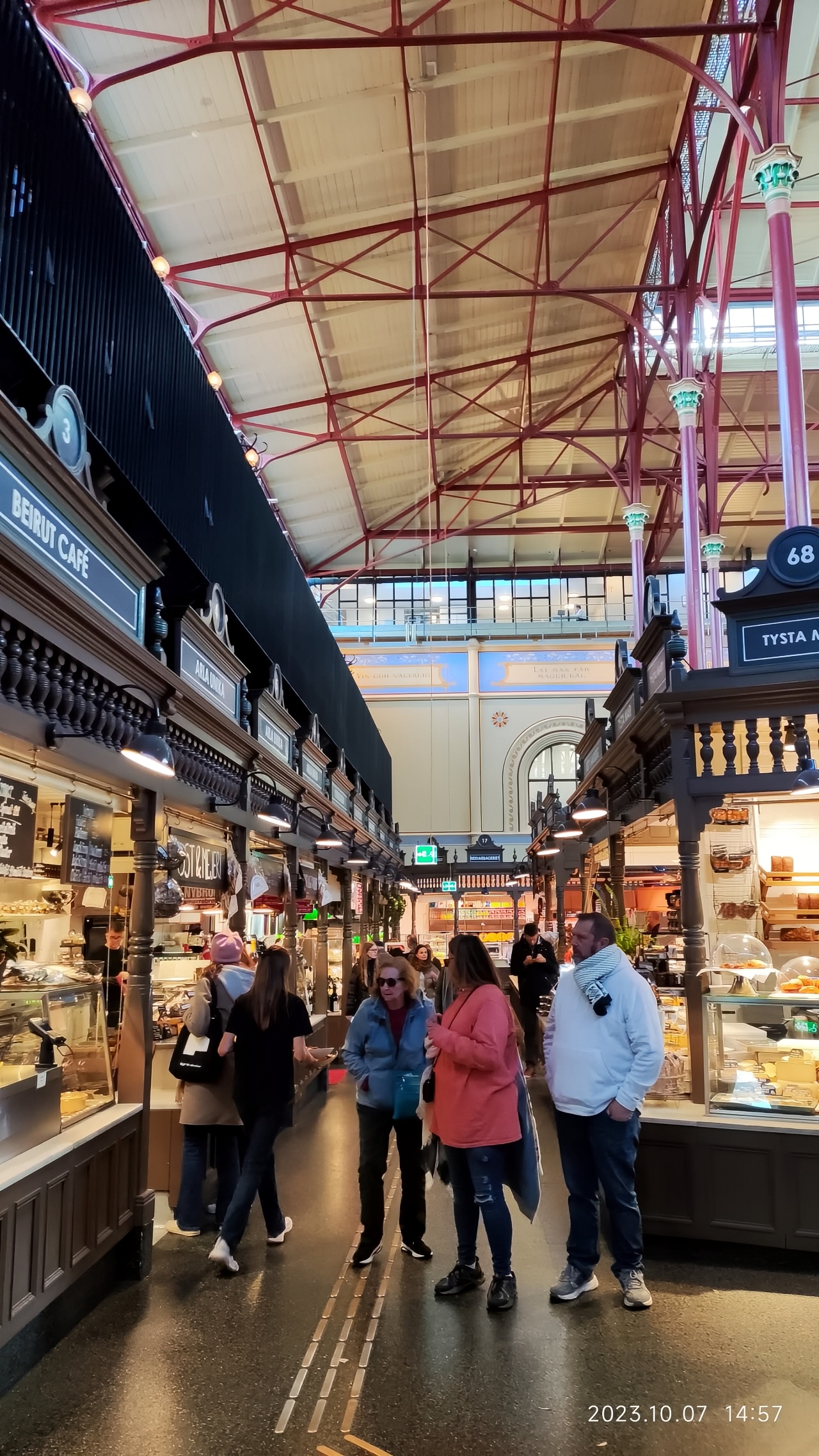 Ostermalms Food Hall是位于斯德哥尔摩的大型食物商场。里面海鲜等各种食物令人垂涎欲