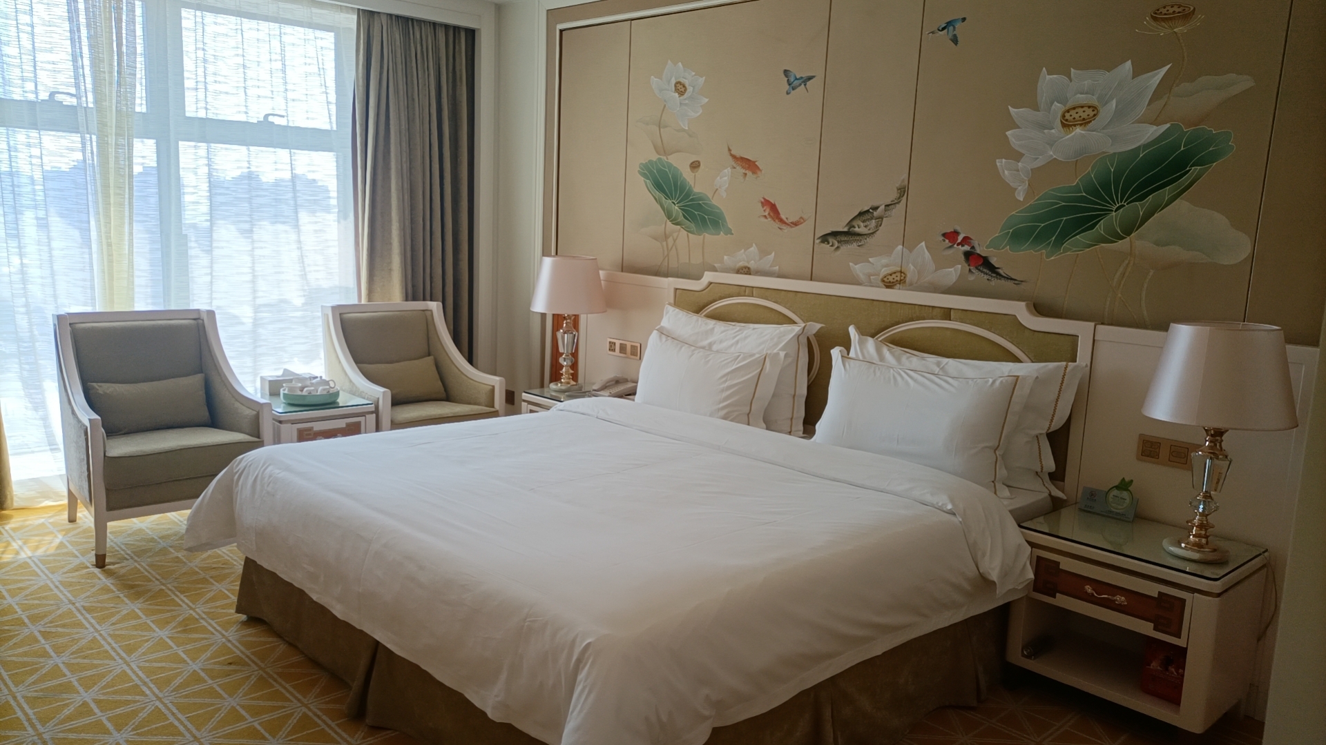 回老家几天住在了泗洪明发国际酒店，客房的设备设施很完善，早餐品种也齐全，家人都很喜欢，是一次很愉快的