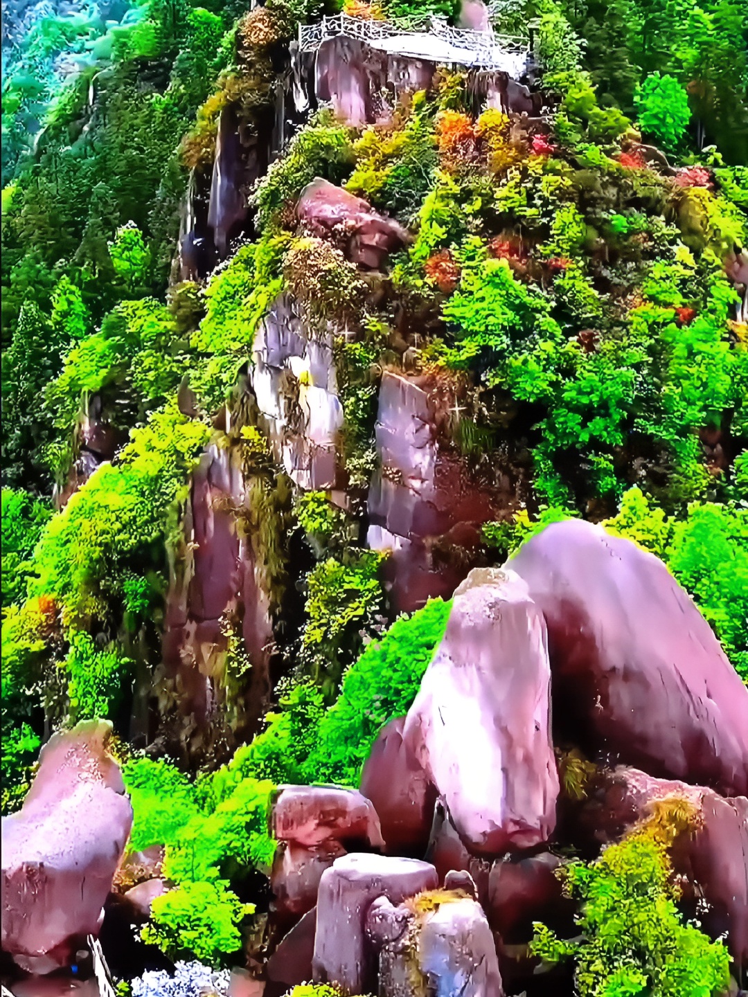 佛儿岩景区，那里景色秀丽，奇峰怪石林立，真是神仙居住好地方