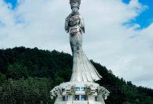 仰阿莎大雕像景点图片