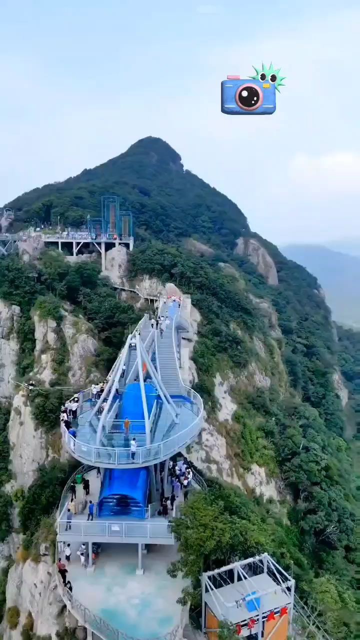 在宁波东海灵岩景区