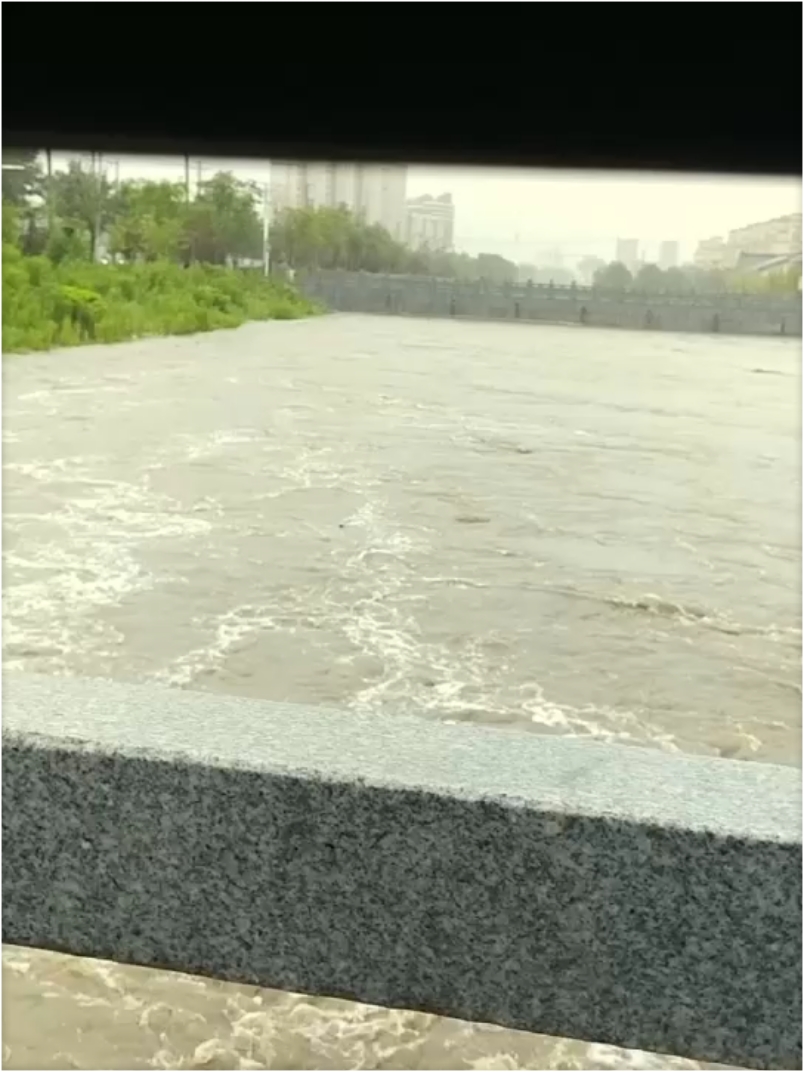 一场大雨，村前的大寨河水位爆涨！