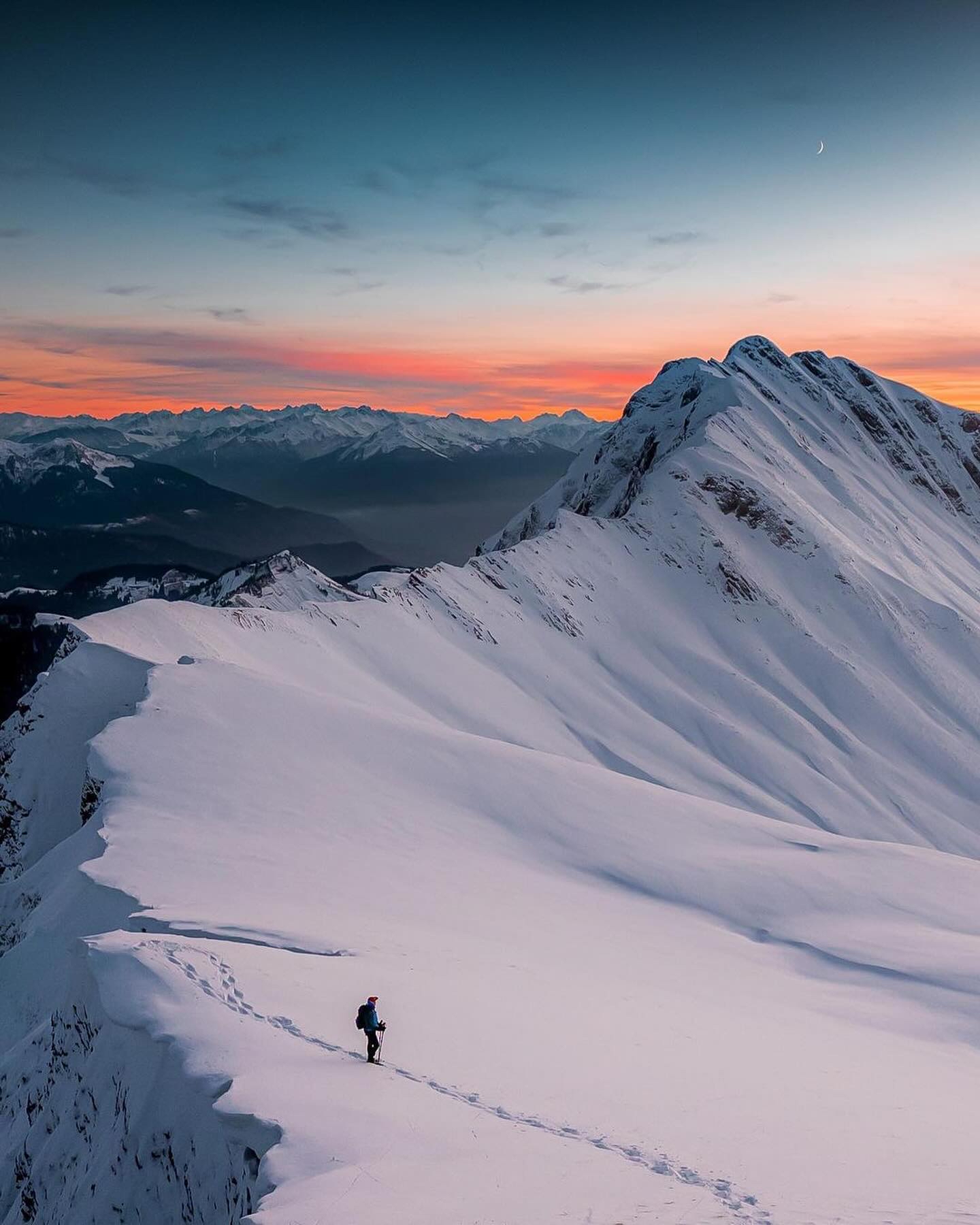 法国阿尔卑斯山冬日徒步之旅：雪中小径的秘密