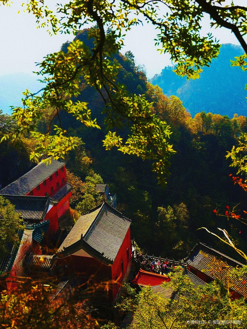 武当山，位于湖北省西北部，是中国道教名山，也是国家重点风景名胜区和全国武术之乡