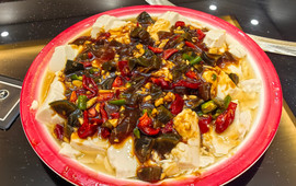 李集名吃羊肉汤烤全羊