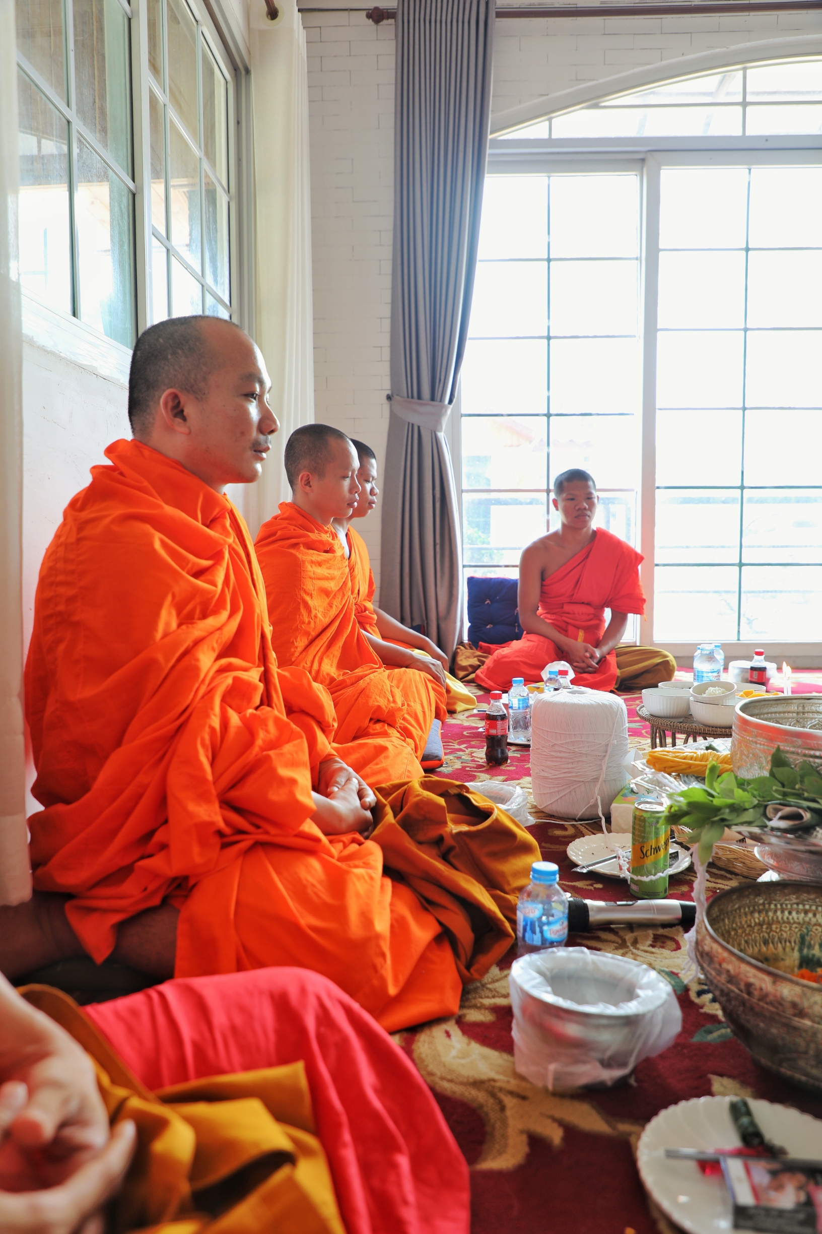 旅行 || 在老挝第一次参加私人家的拴线祈福仪式