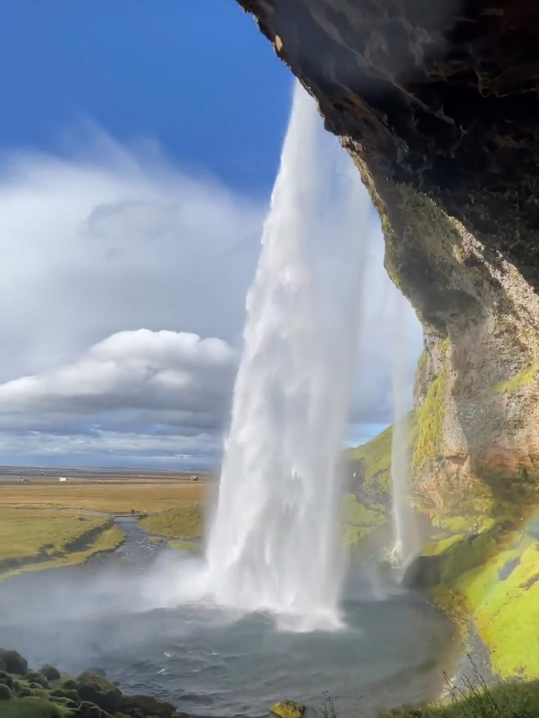 被眼前的一幕震撼到了，我想这大概就是“人间仙境美如画” #冰岛