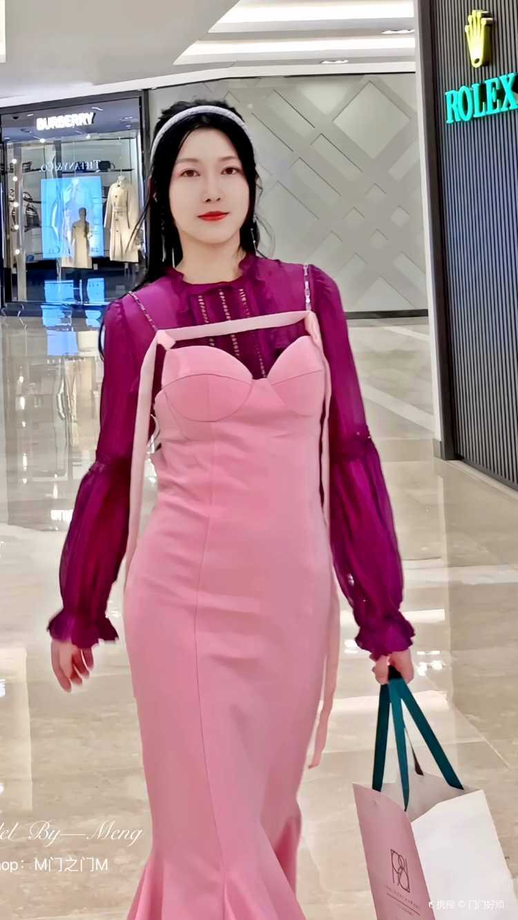 穿绿色的袜子去莱珀妮做护理会接待吗？今天的穿搭是长袖内搭叠穿鱼尾