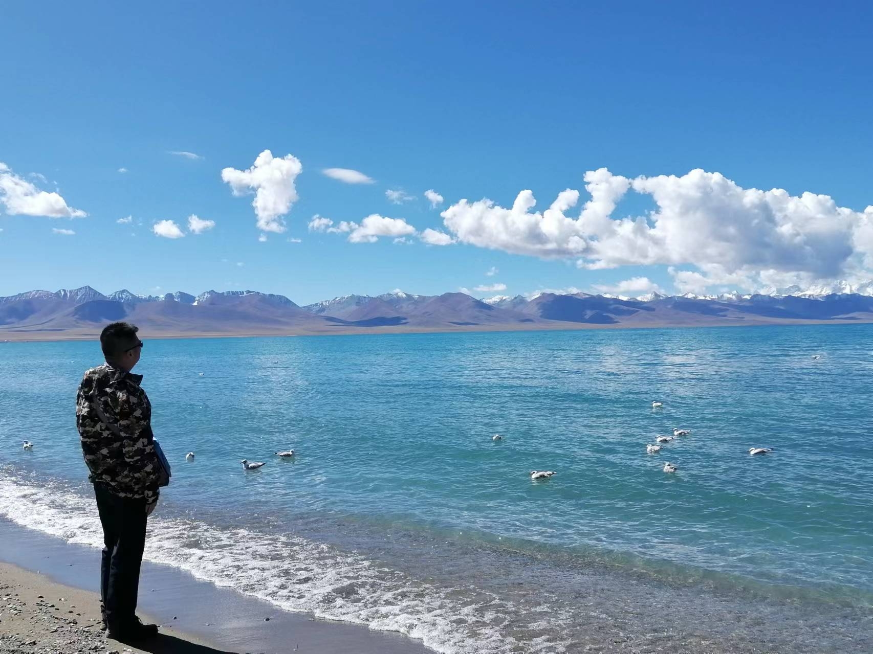 #寻找最美旅行地 #国内浪漫旅行地 这是西藏当地标志性景观之一，著名的三大圣湖，位于拉萨市郊、念青唐