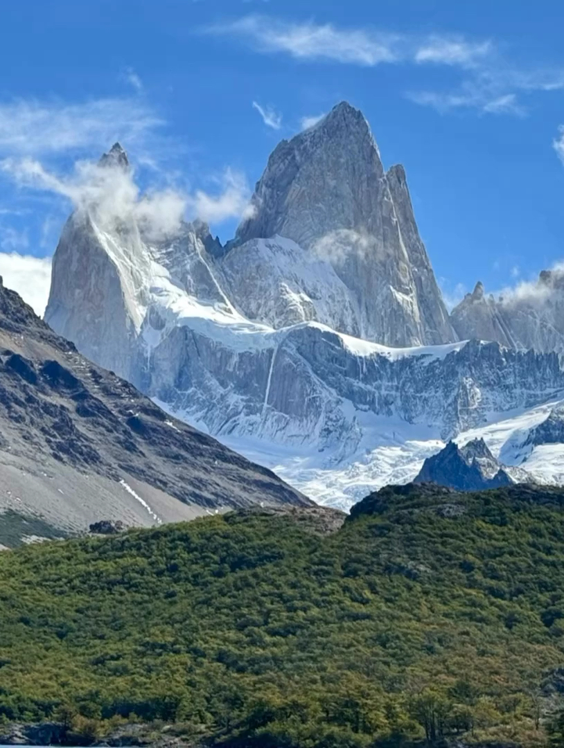 阿根廷巴塔哥尼亚的费茨罗伊山峰……