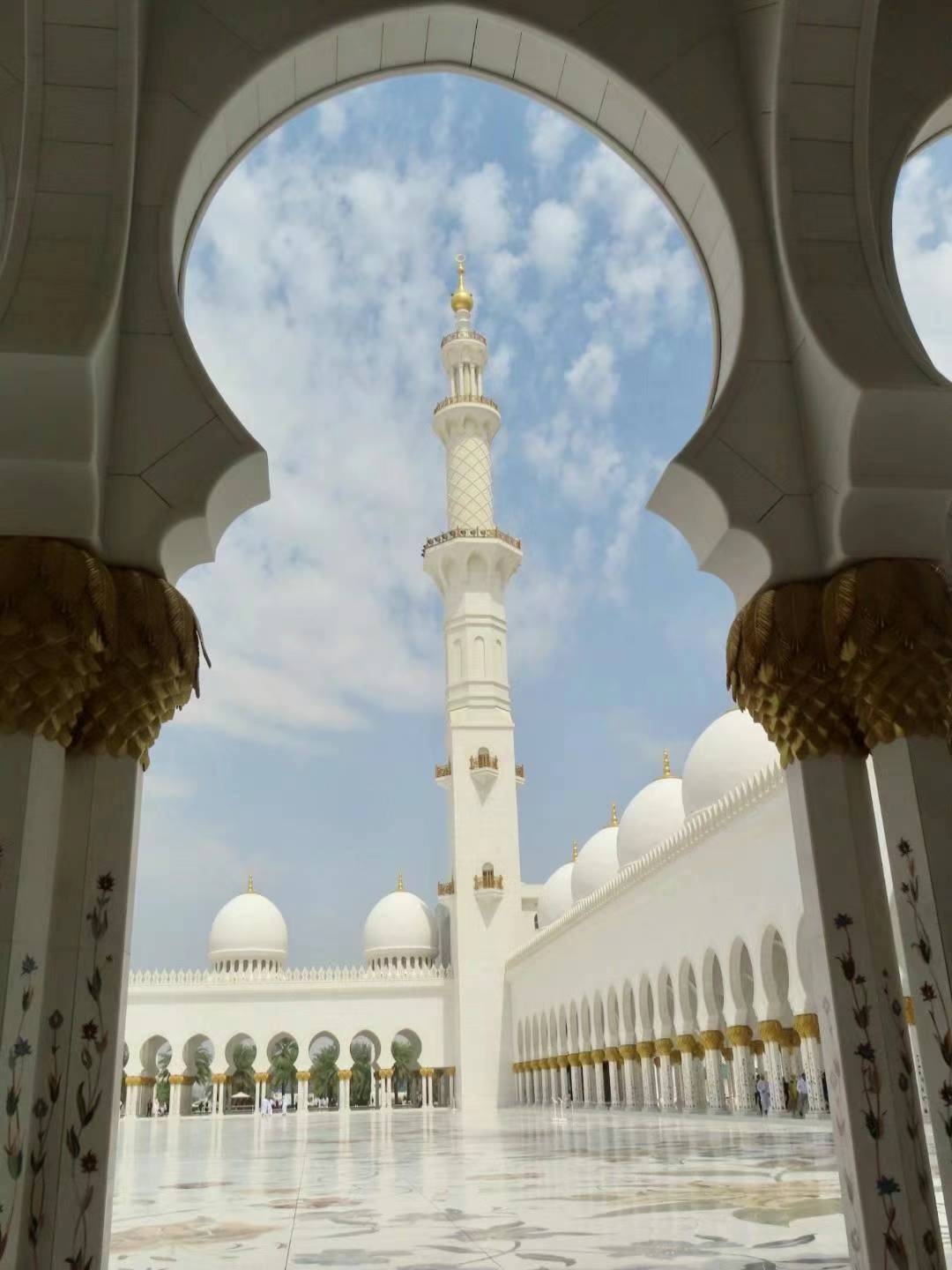 阿联酋最富有的國家阿布扎比，最大的清真寺